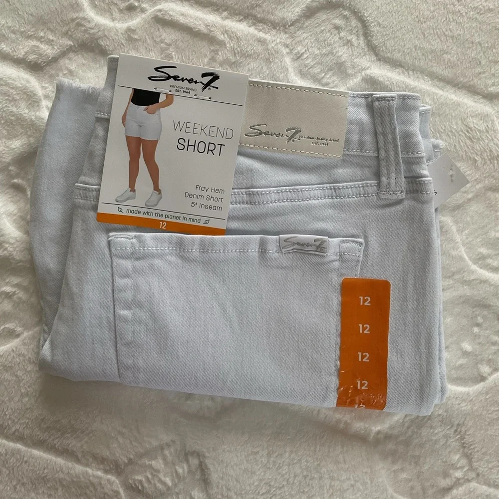 Seven7 White Denim Shorts Size 12 Women Weekend Stretch Fray Hem NWT - Picture 9 of 9